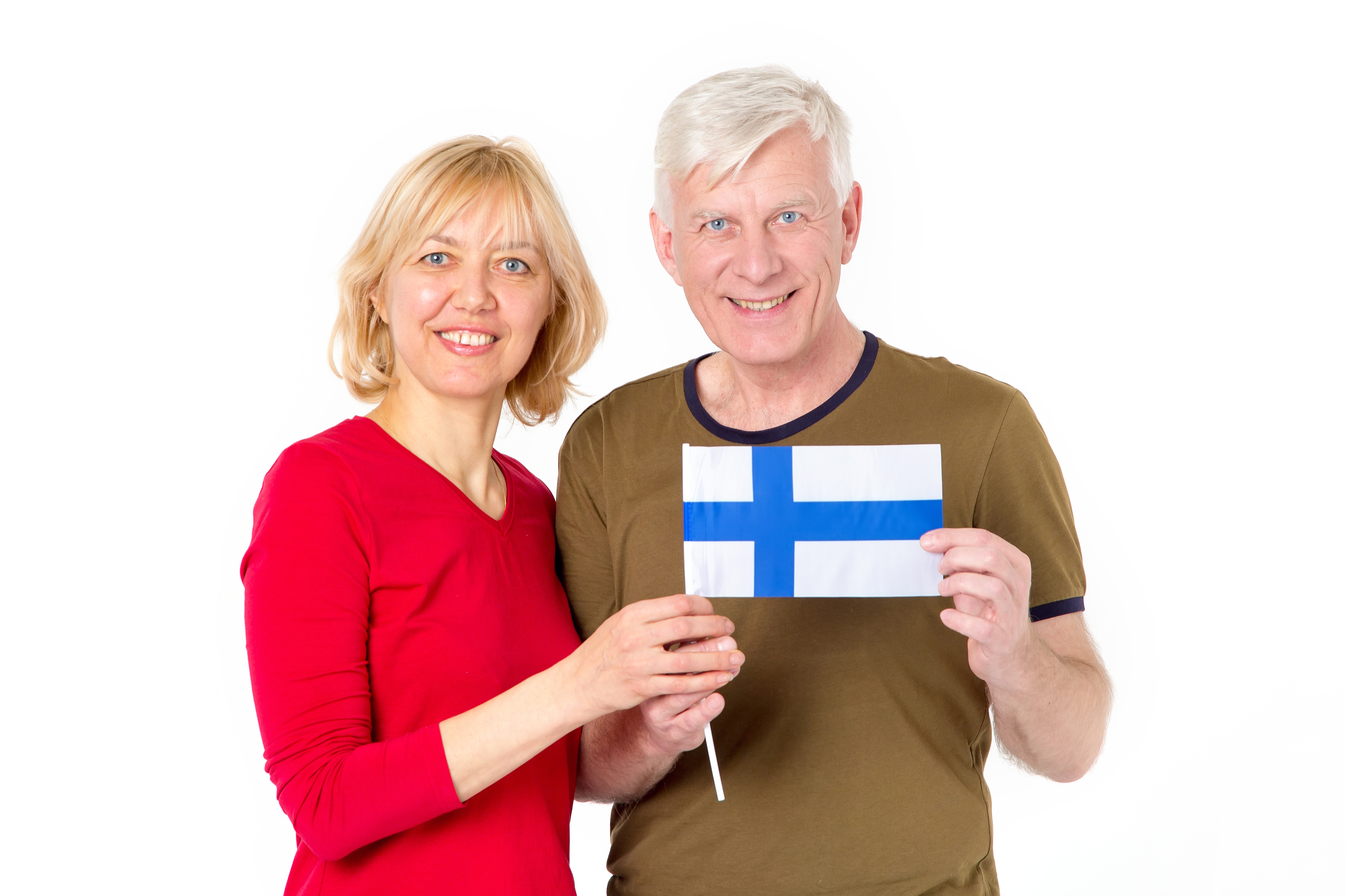 Иностранцы с флагом Финляндии, где они могут оформить гражданство