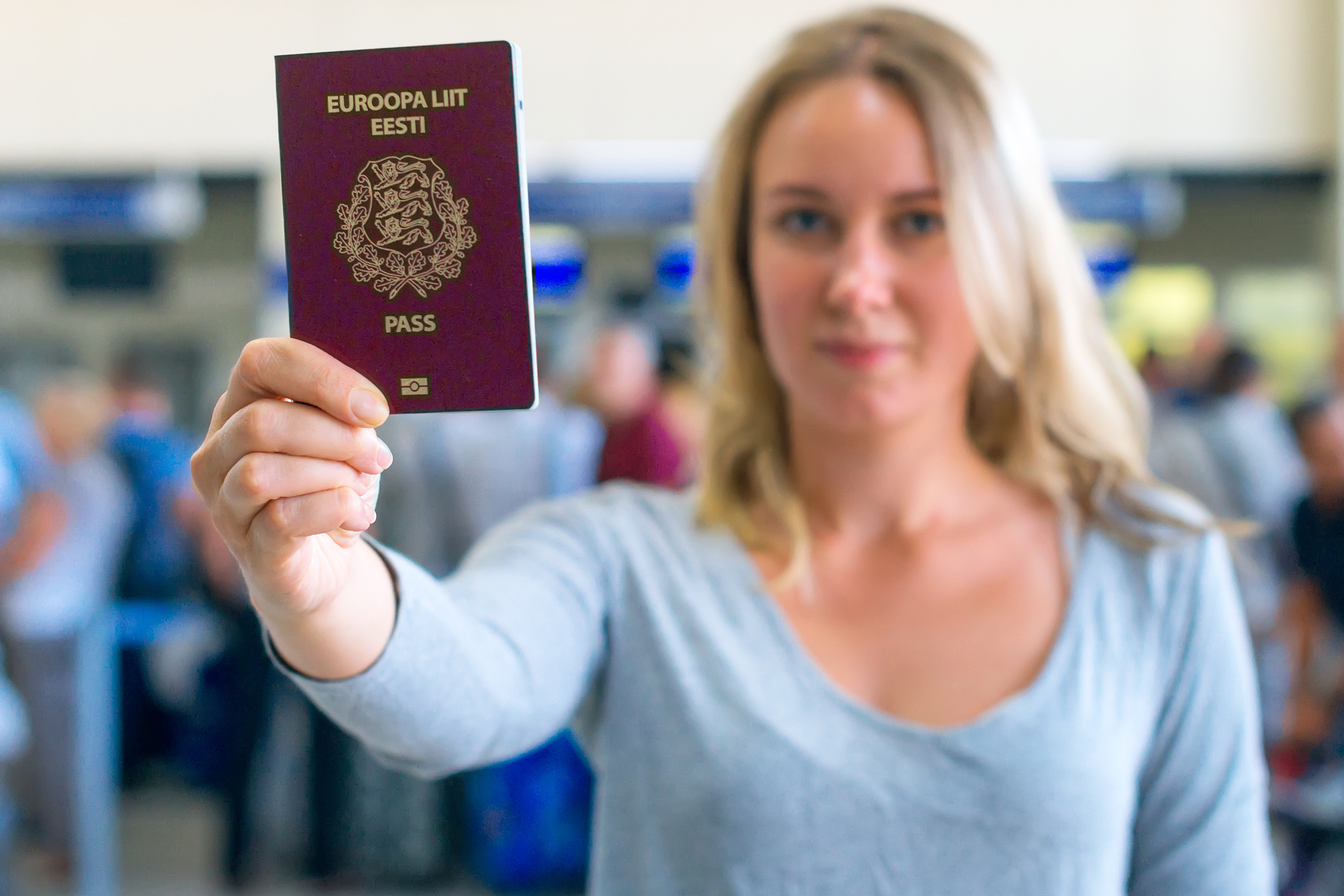Девушка с паспортом Эстонии