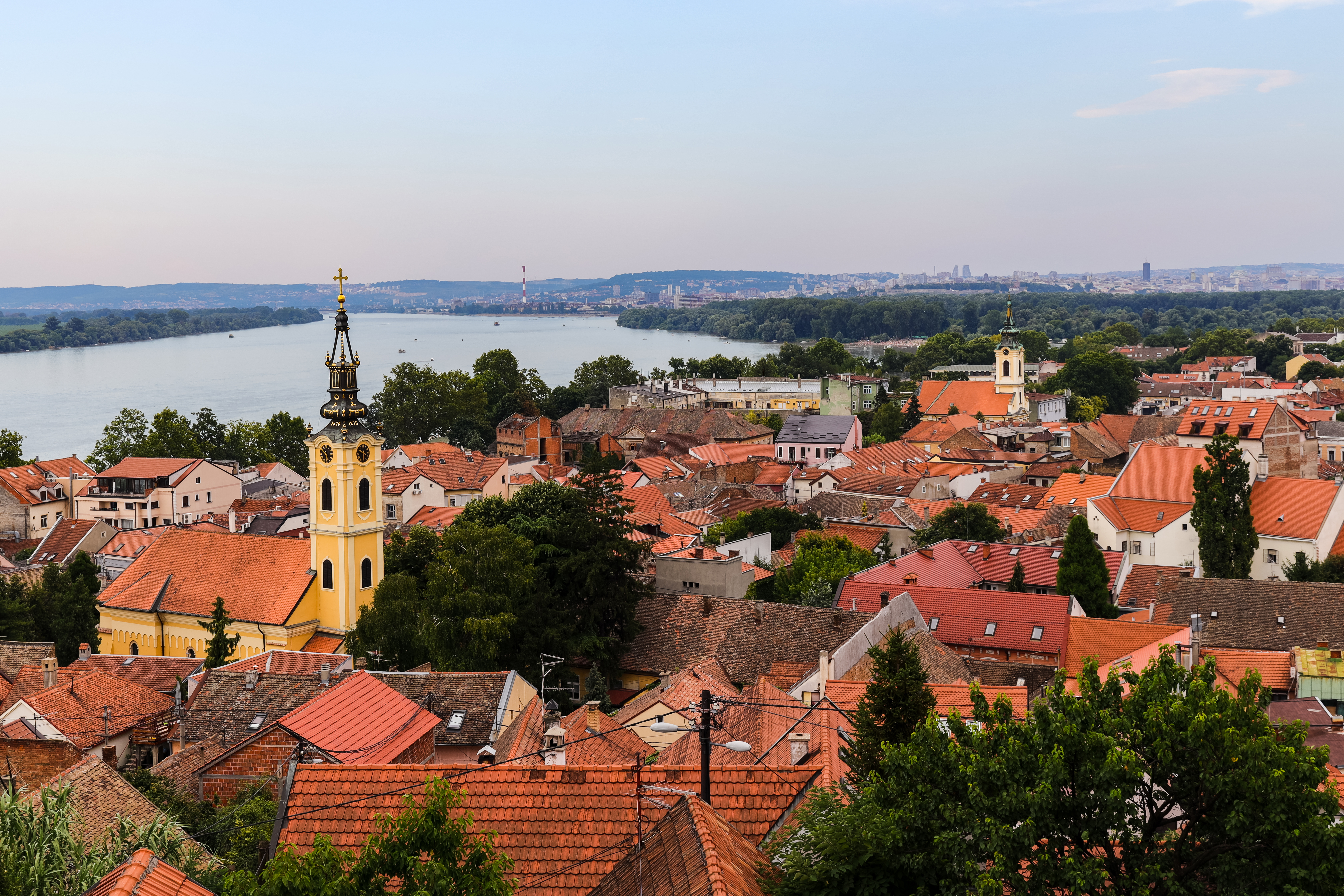 Вид на Сербию, где граждане других государств вправе получить ВНЖ после покупки дома или квартиры