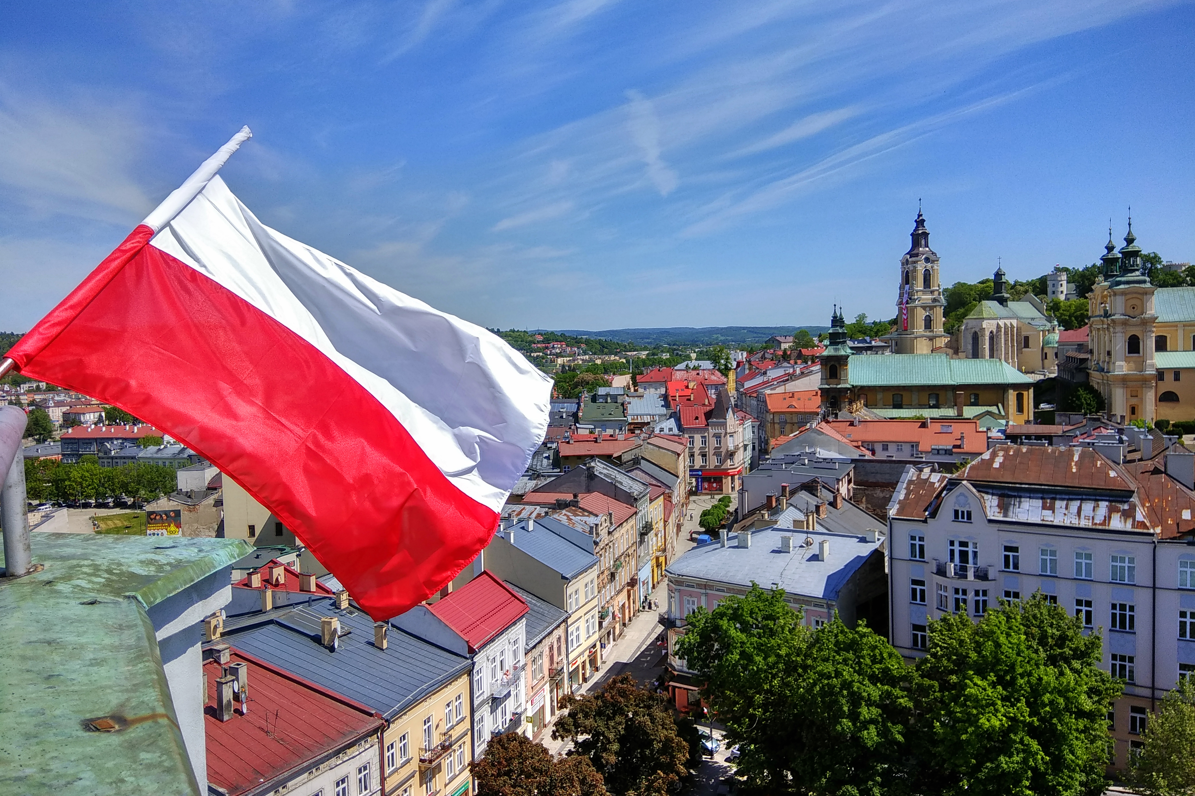 Флаг в Польше, где иностранцы могут оформить вид на жительство
