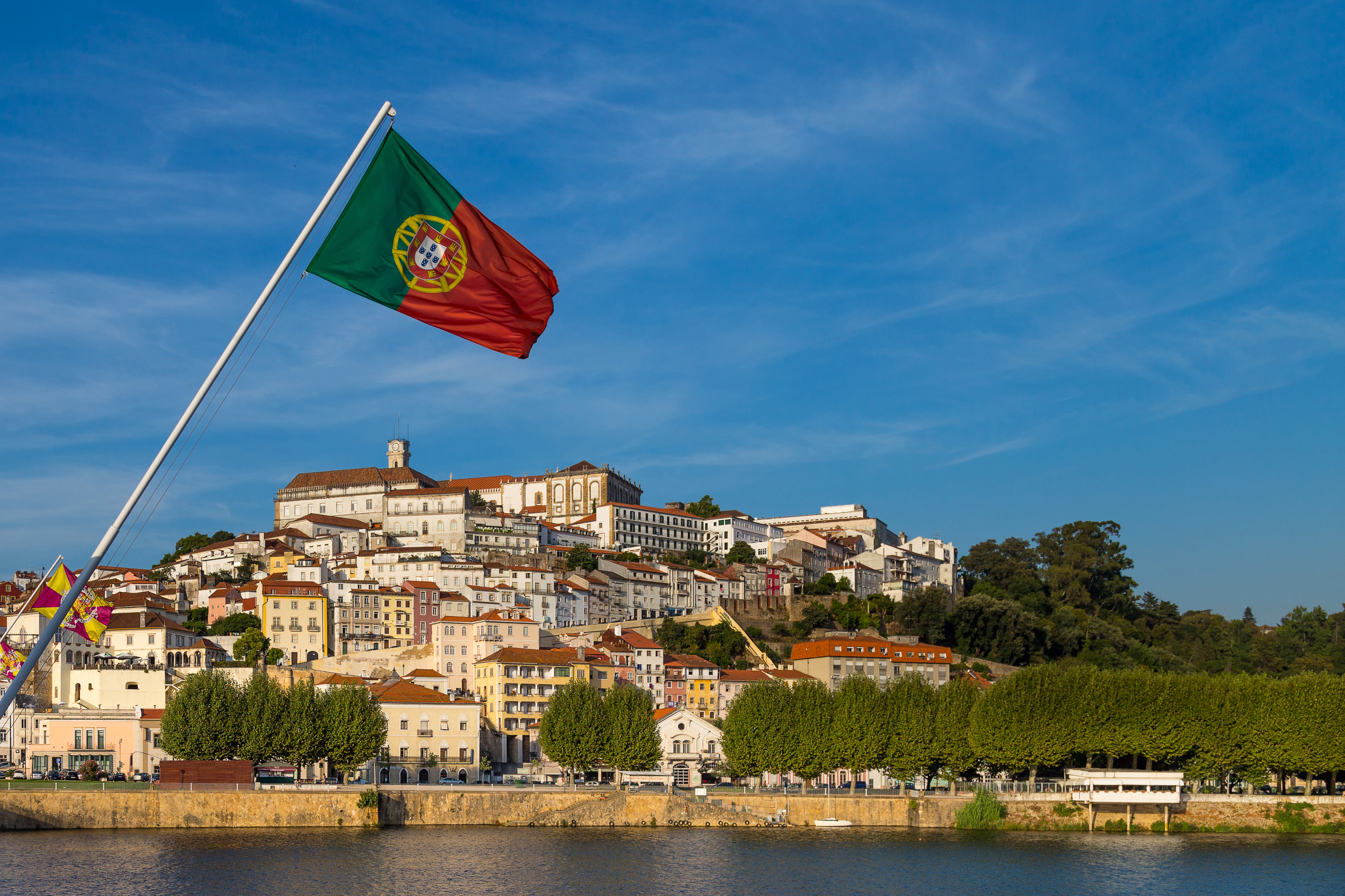 Португалия, где получение ВНЖ доступно для иностранцев